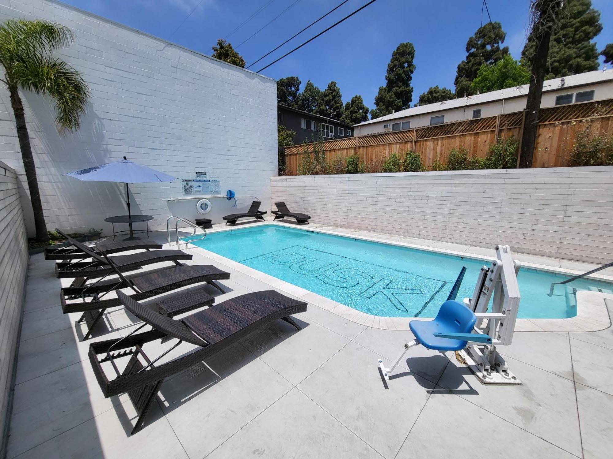 Dusk Hotel Hollywood - Los Angeles — Photos 1